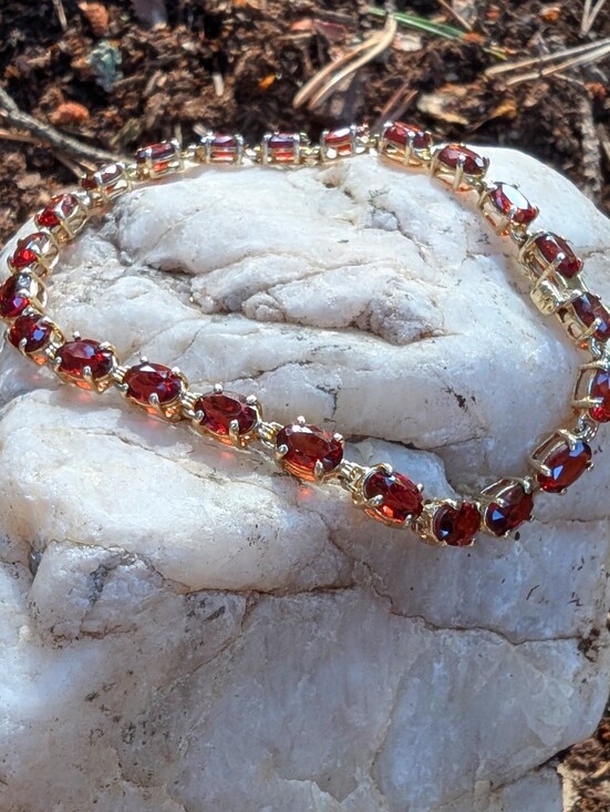 Source Unknown Jewelry - VTG 90s 10K Gold oval cut Garnet Tennis Bracelet excellent craftsmanship 7” 7.8g